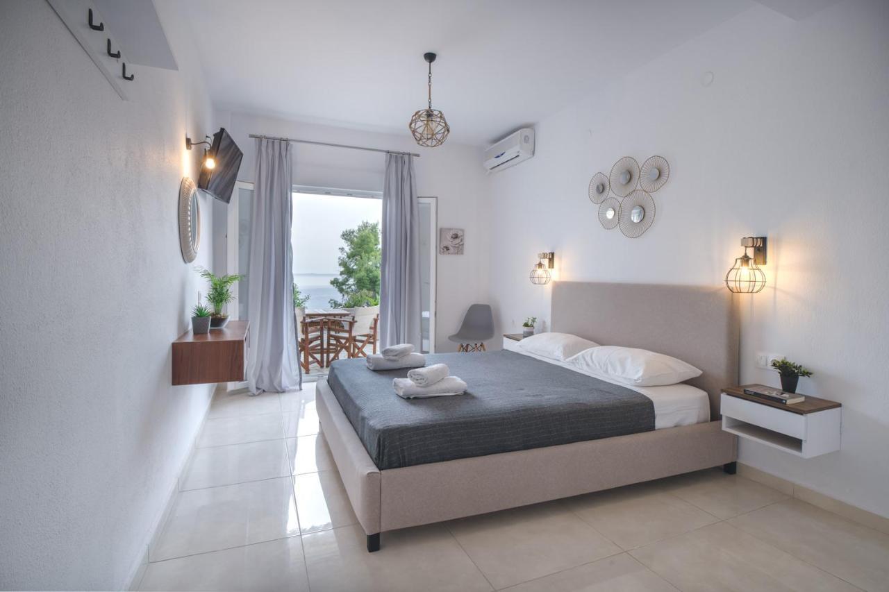 Pantheon Hotel Patitiri  Bagian luar foto