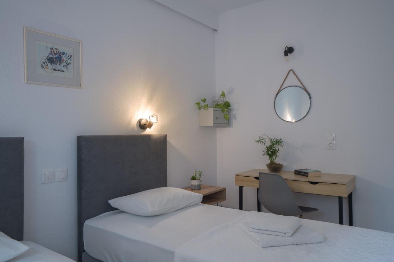 Pantheon Hotel Patitiri  Bagian luar foto