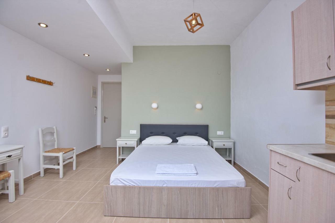 Pantheon Hotel Patitiri  Bagian luar foto