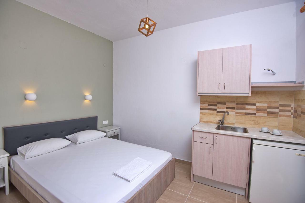 Pantheon Hotel Patitiri  Bagian luar foto